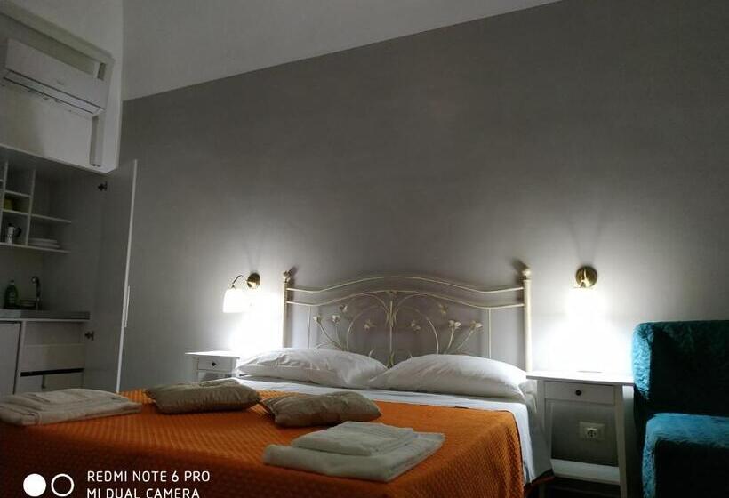 غرفة قياسية ثلاثية, Le Suite Del Teatro Cucinino Privato