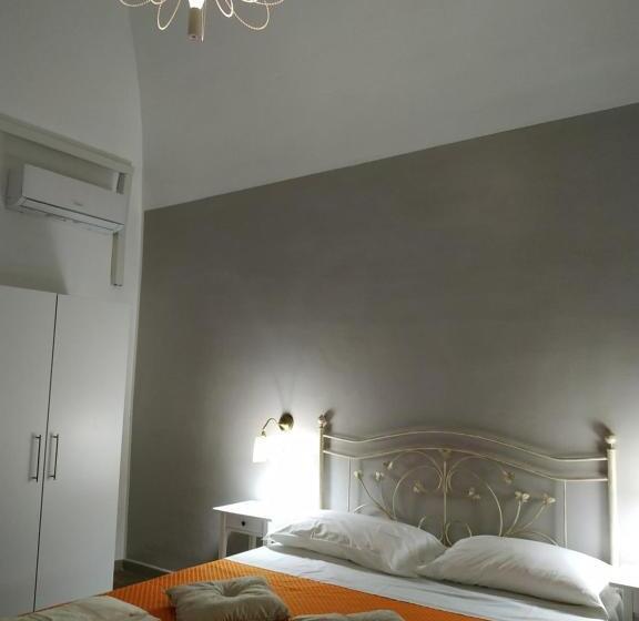 غرفة قياسية ثلاثية, Le Suite Del Teatro Cucinino Privato