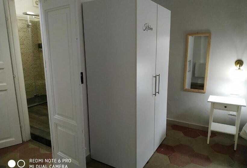 غرفة قياسية ثلاثية, Le Suite Del Teatro Cucinino Privato