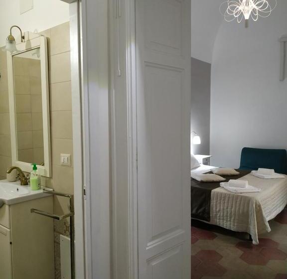 غرفة قياسية ثلاثية, Le Suite Del Teatro Cucinino Privato