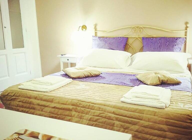 غرفة ديلوكس رباعية, Le Suite Del Teatro Cucinino Privato