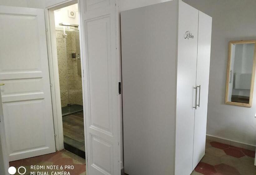 غرفة قياسية ثلاثية, Le Suite Del Teatro Cucinino Privato