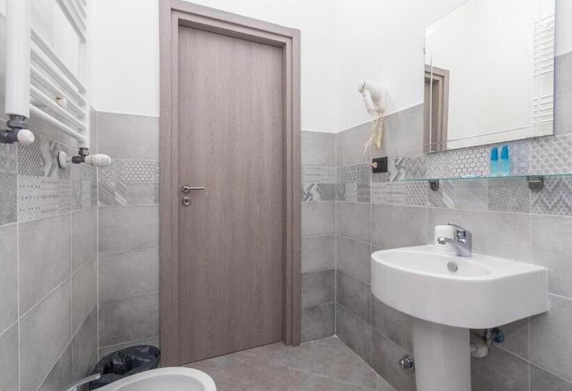 اتاق استاندارد سه نفره, Maison Turin