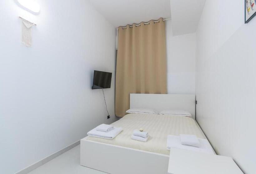 اتاق اکونومی, Maison Turin