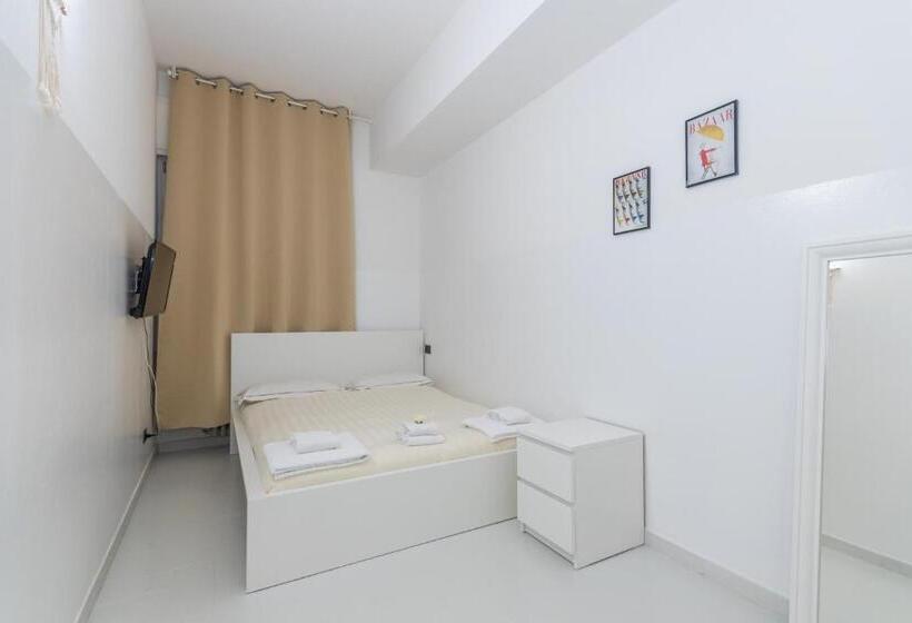 اتاق اکونومی, Maison Turin