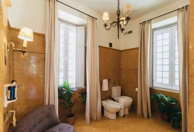 اتاق لوکس با چشم‌انداز باغ, Pergola Boutique
