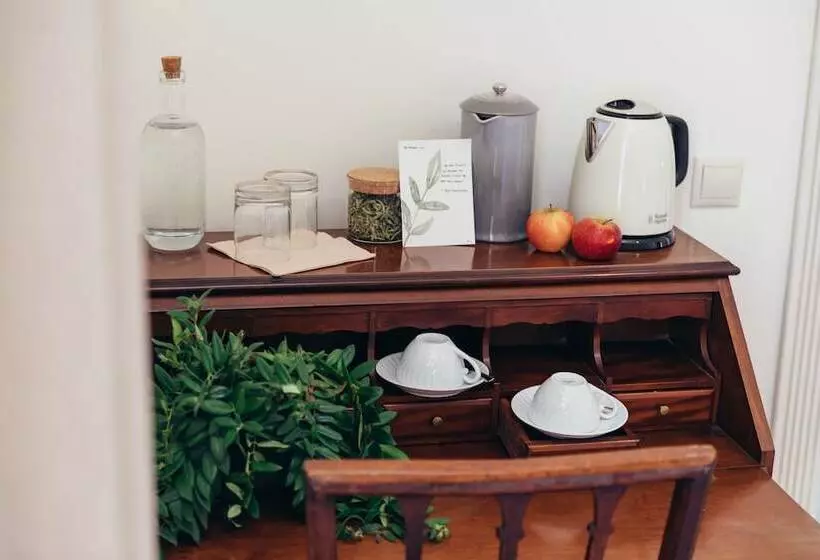 اتاق لوکس با چشم‌انداز باغ, Pergola Boutique