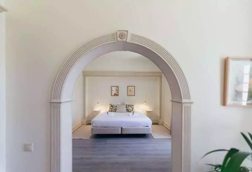 اتاق لوکس با چشم‌انداز باغ, Pergola Boutique
