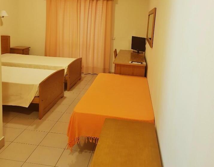 اتاق استاندارد سه تخته با بالکن, Rialgarve