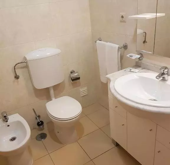 اتاق استاندارد با تخت‌های تاشو, Rialgarve