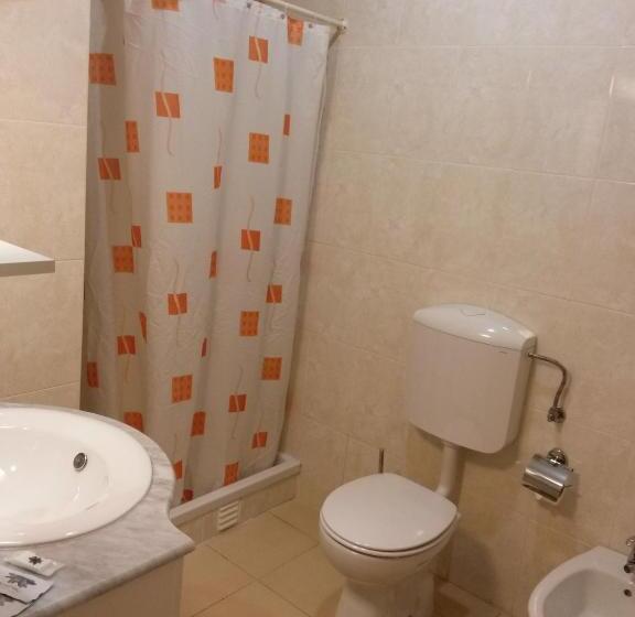 اتاق استاندارد با تختهای تاشو, Rialgarve