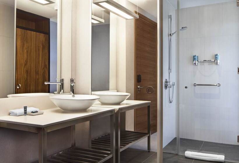 Standard Room, Aloft London Excel