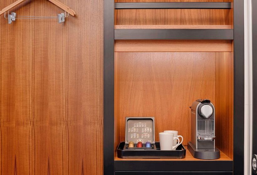 Standard Room, Aloft London Excel