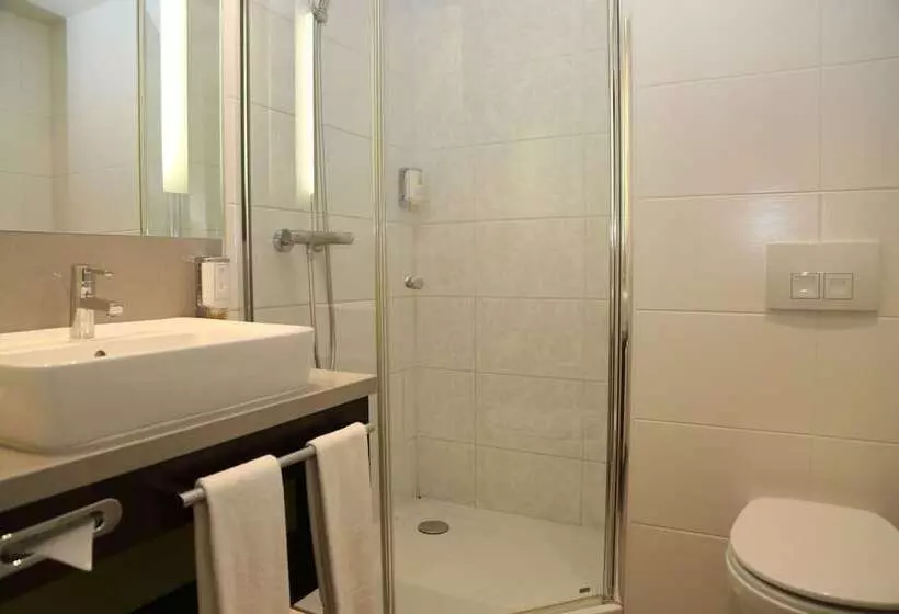 コンフォートルーム, Ambassador Hotel Kaluga