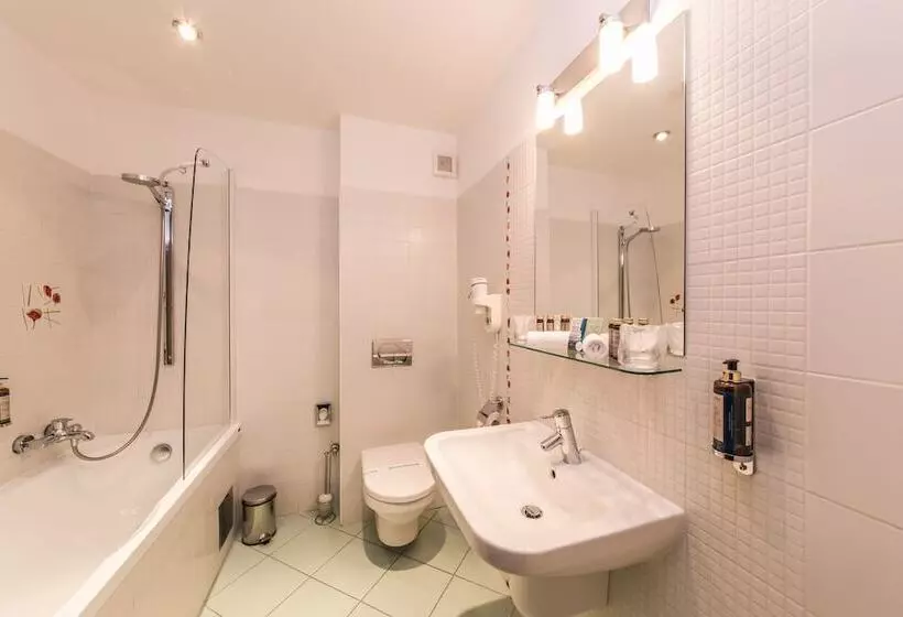 سوییت جونیور, Boutique Hotel Bristol