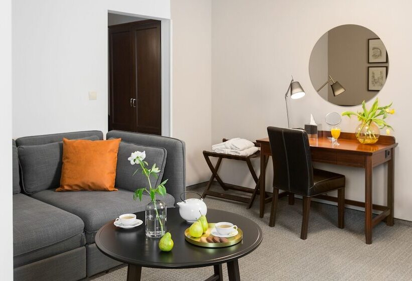 سوییت جونیور, Boutique Hotel Bristol