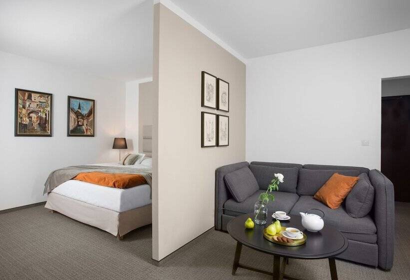 سوییت جونیور, Boutique Hotel Bristol