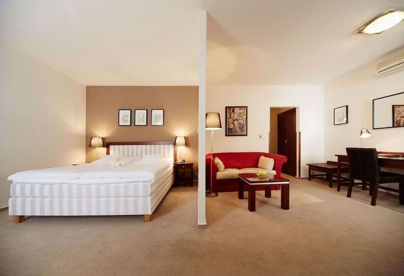 سوییت جونیور, Boutique Hotel Bristol