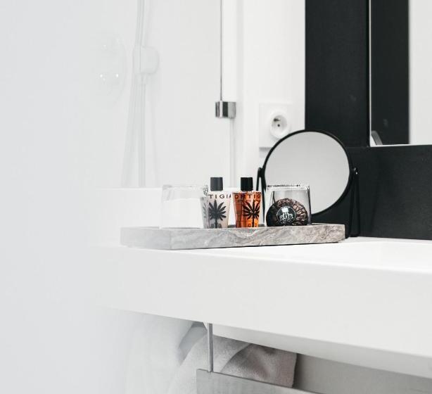 اتاق استاندارد, De Silhouette