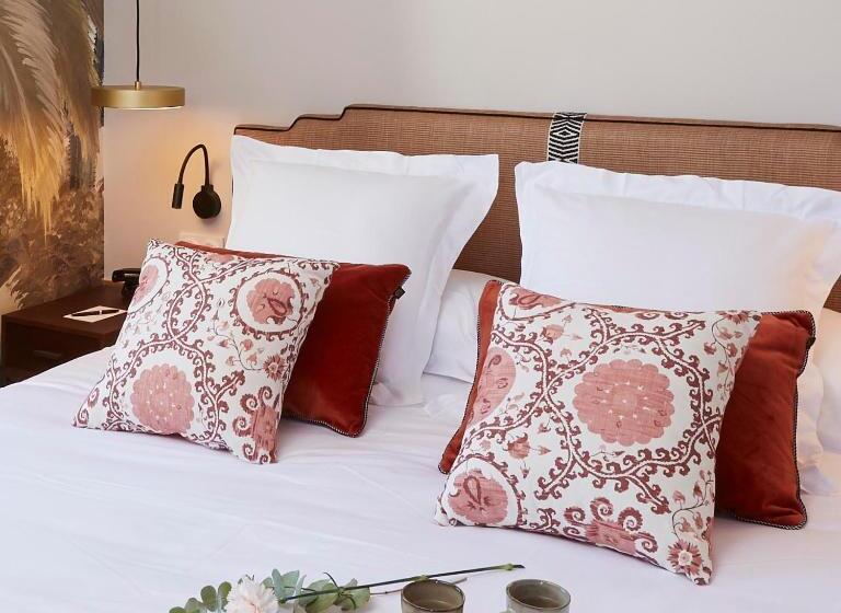 اتاق استاندارد, De Silhouette