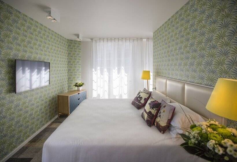 سوییت جونیور, De Silhouette