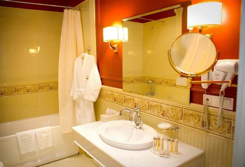 Junior Suite, Frederic Koklen Boutique