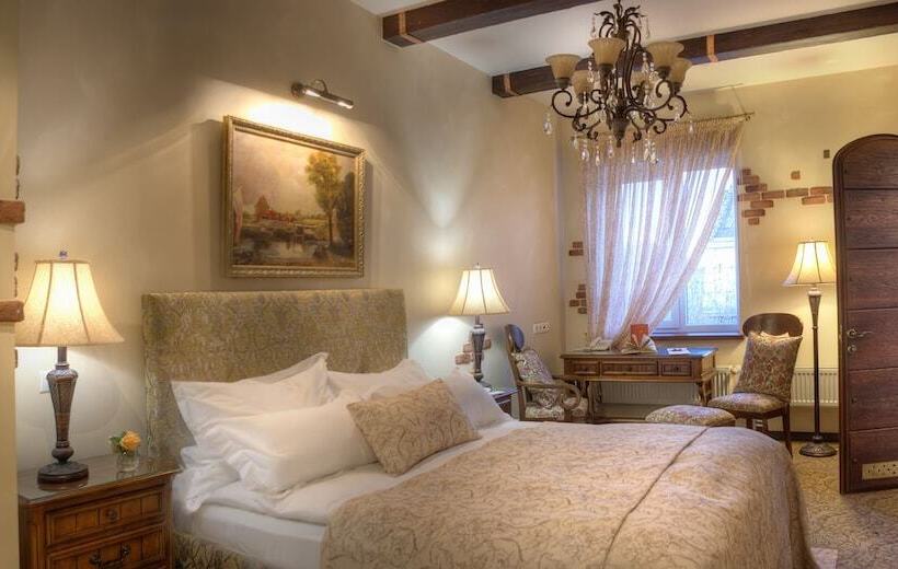 Junior Suite, Frederic Koklen Boutique