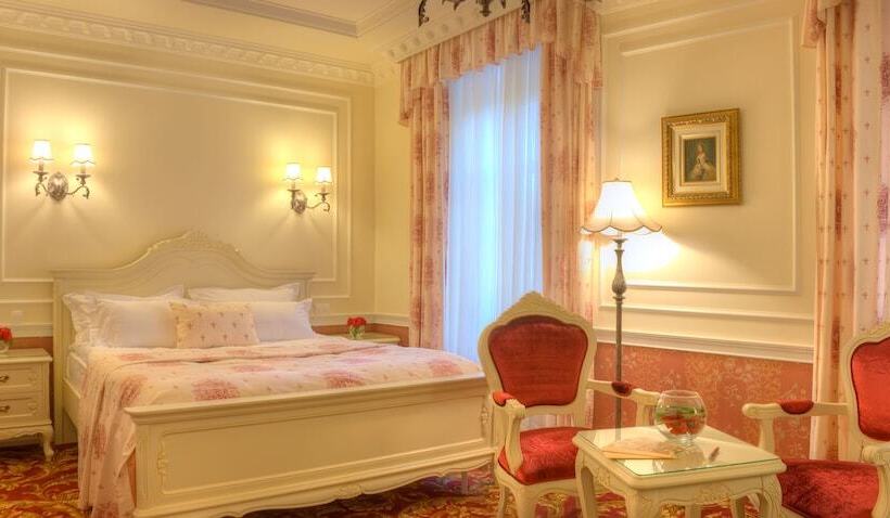 Junior Suite, Frederic Koklen Boutique