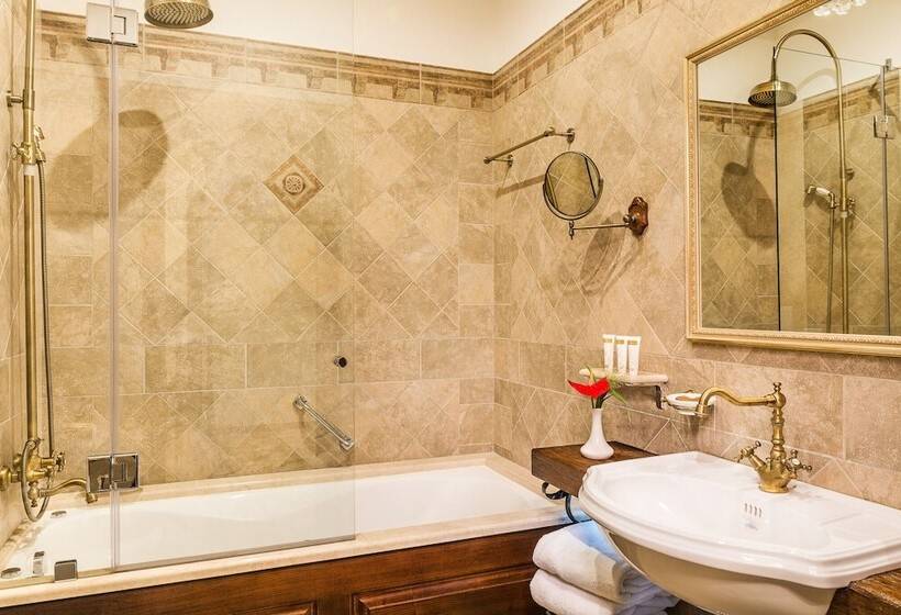 Junior Suite, Frederic Koklen Boutique