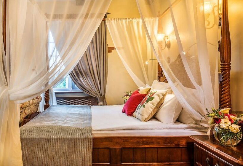 Junior Suite, Frederic Koklen Boutique