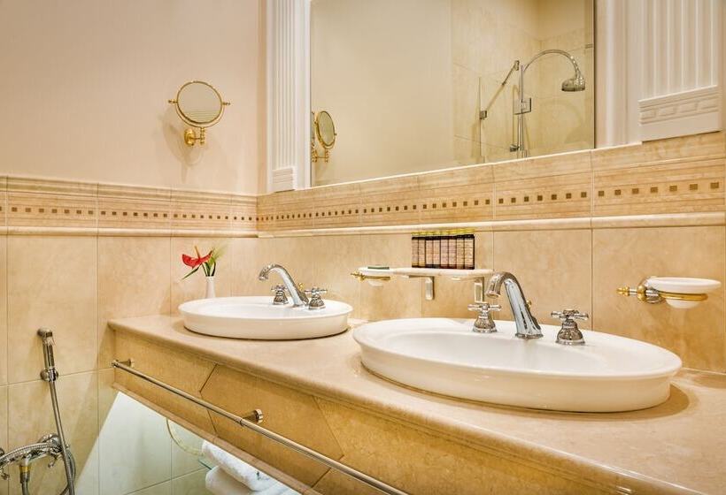 Lakosztály, Frederic Koklen Boutique