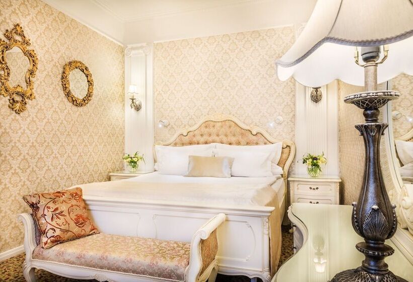 Lakosztály, Frederic Koklen Boutique