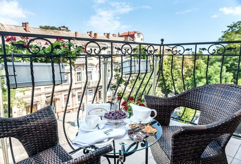 Lakosztály, Frederic Koklen Boutique