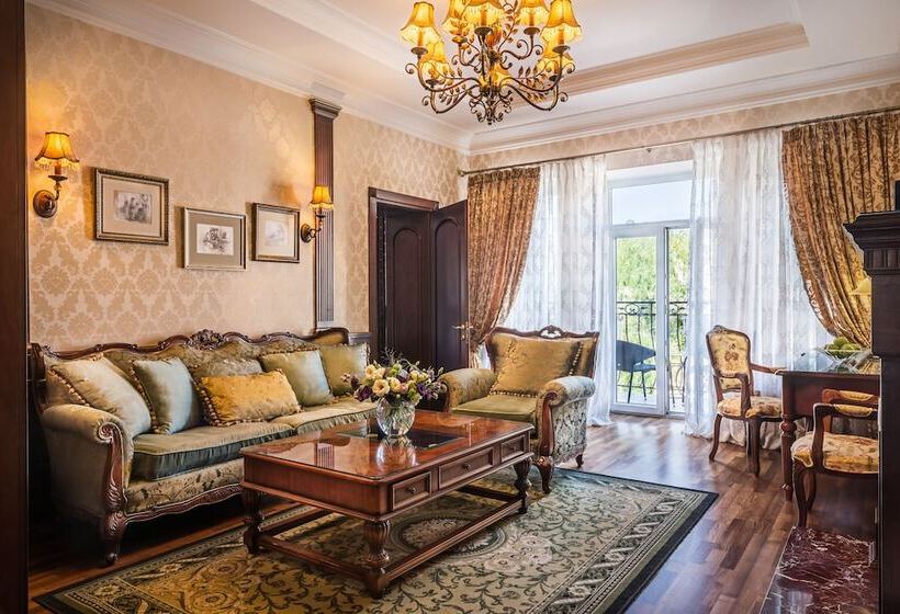 Lakosztály, Frederic Koklen Boutique