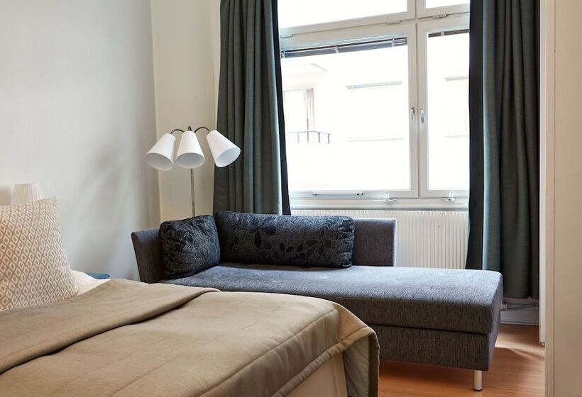 غرفة قياسية ثلاثية حمام مشترك, Hornsgatan