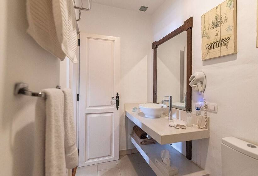 جناح, Isla Baja Suites