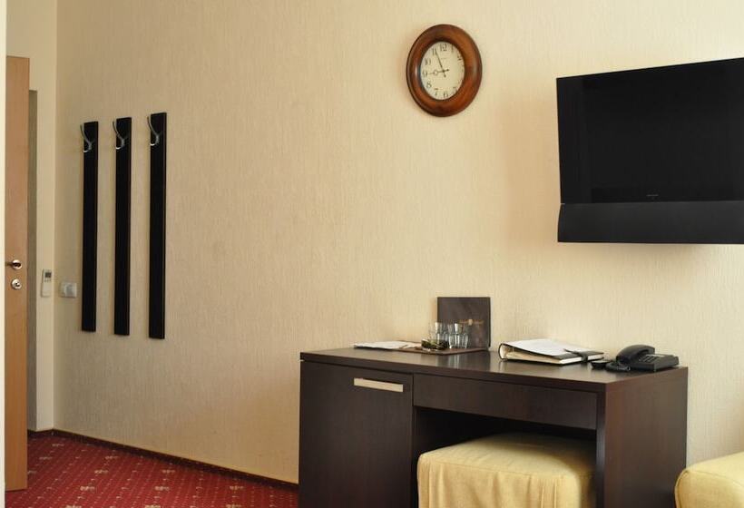 חדר סופריור, Maldini 1899 Boutique