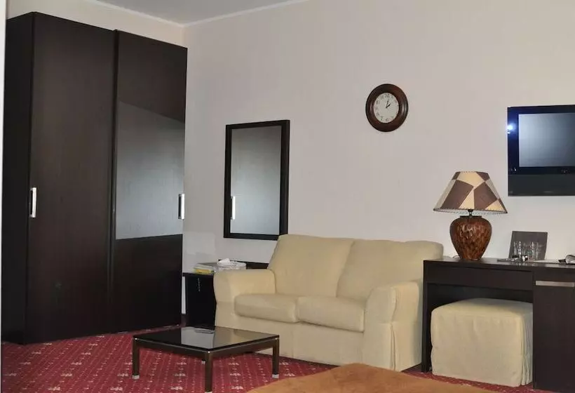 اتاق خانوادگی, Maldini 1899 Boutique