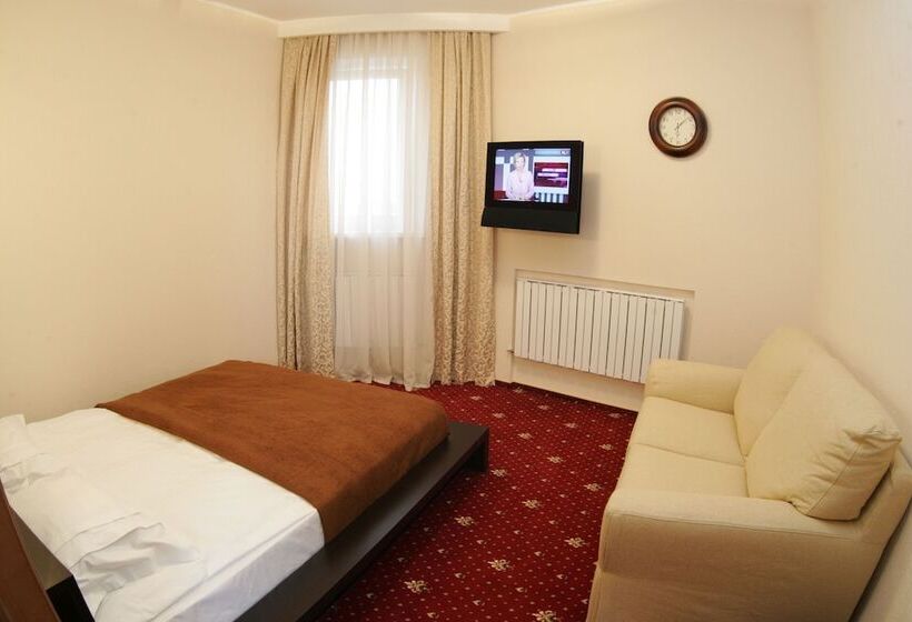 سوییت جونیور, Maldini 1899 Boutique