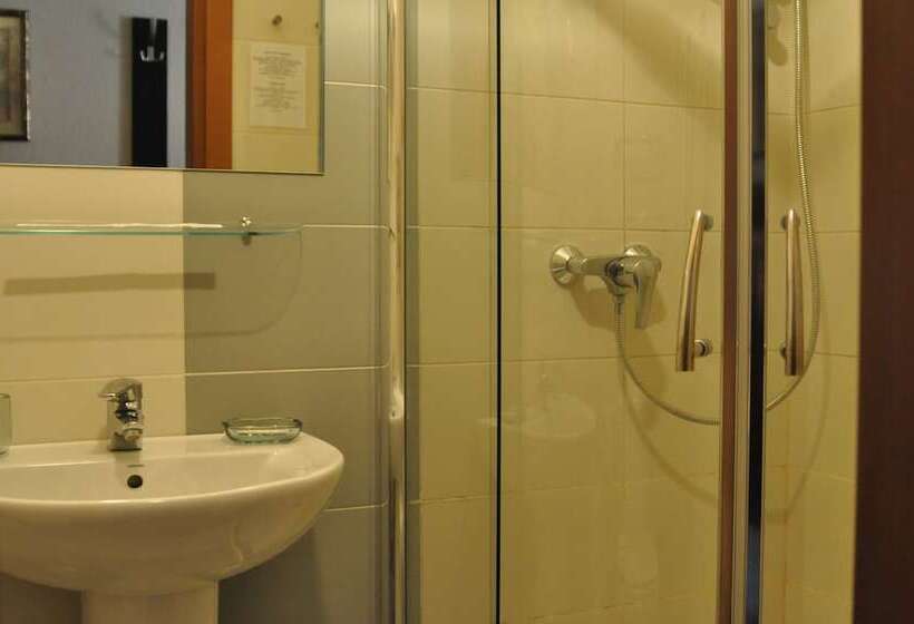 חדר אקונומי יחיד, Maldini 1899 Boutique