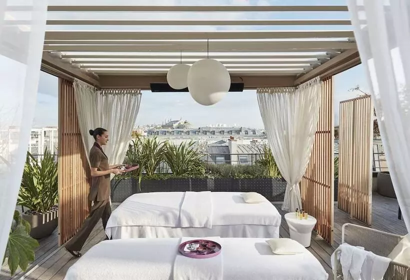 景色の見えるスイートルーム, Mandarin Oriental Paris
