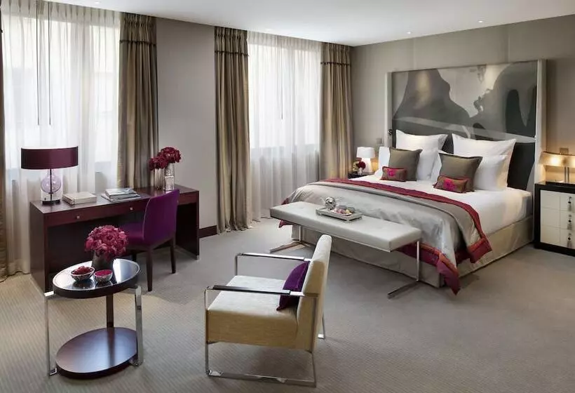テラス付きスタンダードルーム, Mandarin Oriental Paris