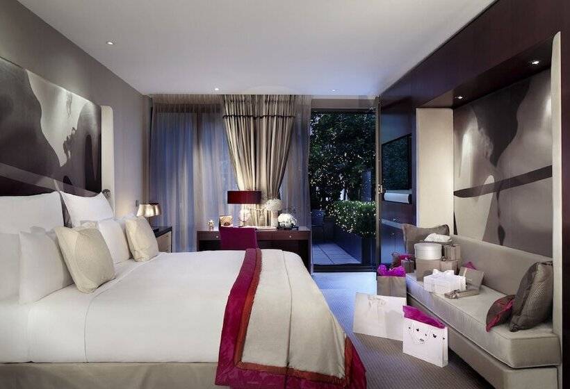 テラス付きスタンダードルーム, Mandarin Oriental Paris