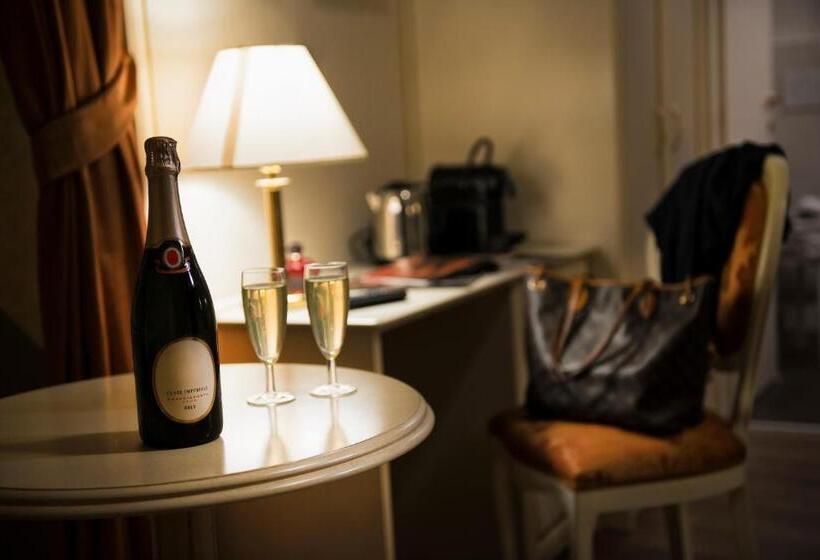 اتاق استاندارد سه نفره, Relais Bocca Di Leone