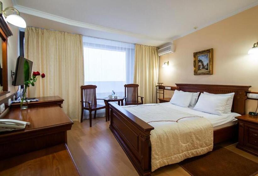 Superior-huone, Salute