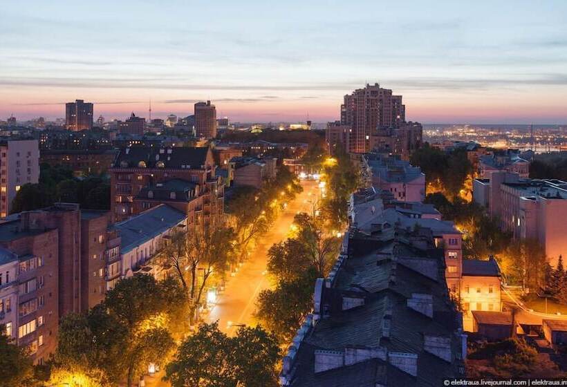 Superior-huone, Salute