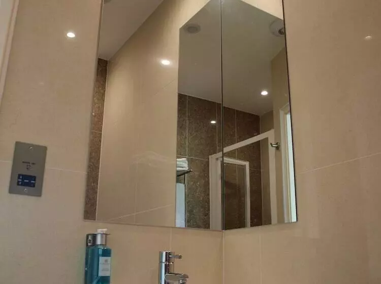 Deluxe-studio, Simply Rooms & Suites