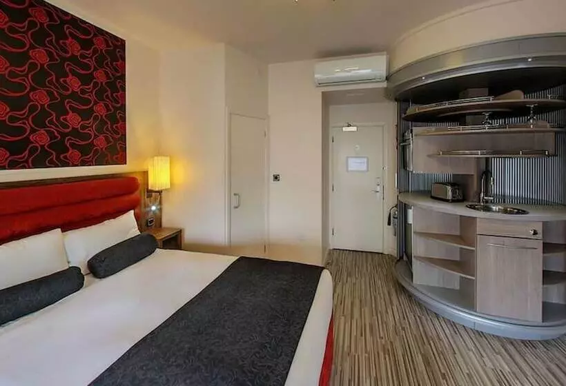 Deluxe-studio, Simply Rooms & Suites