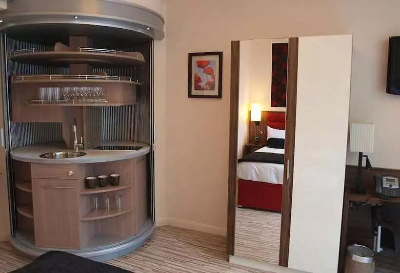 Deluxe-studio, Simply Rooms & Suites