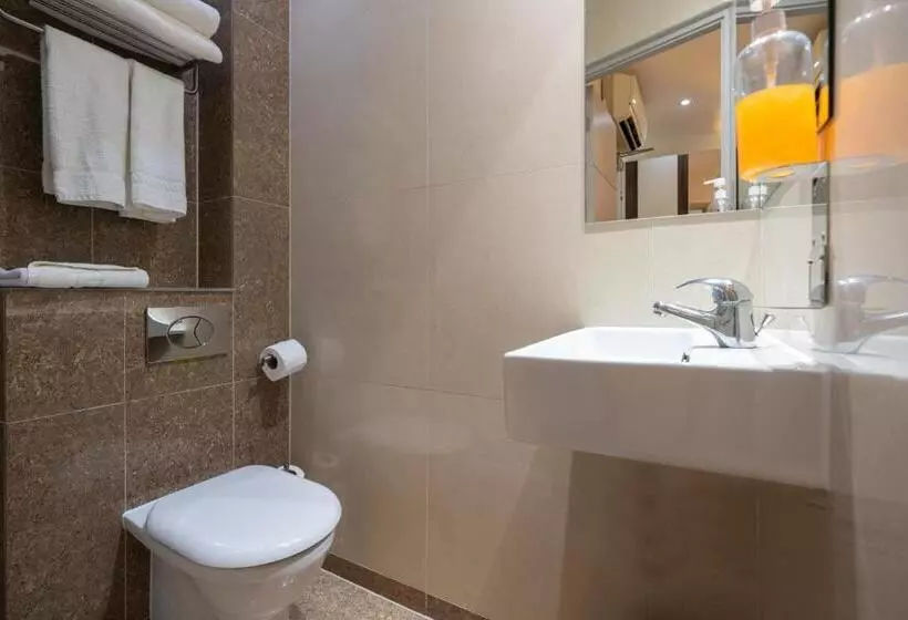 Deluxe-studio, Simply Rooms & Suites